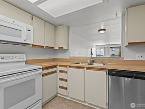 500 W Roy Street W103, Seattle WA 98119