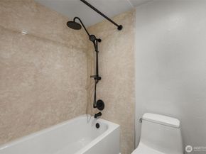 500 W Roy Street W103, Seattle WA 98119