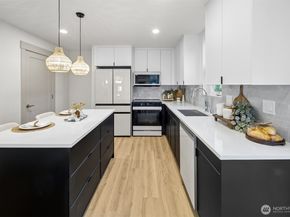 2935 39th Avenue SW, Seattle WA 98116