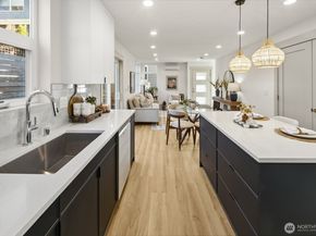 2935 39th Avenue SW, Seattle WA 98116