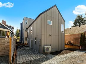 2935 39th Avenue SW, Seattle WA 98116