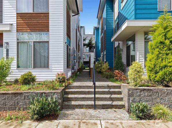 8015 Mary Avenue NW D, Seattle WA 98117