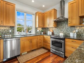 3215 W Lynn Street, Seattle WA 98199