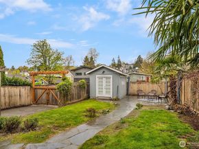 227 29th Avenue E, Seattle WA 98112