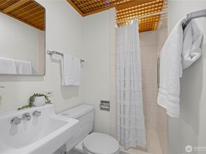 1620 43rd Avenue E 4C, Seattle WA 98112