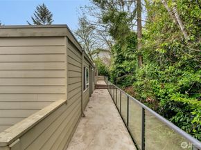 2949 76th Avenue SE 82B, Mercer Island WA 98040