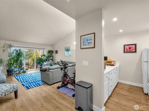 2949 76th Avenue SE 82B, Mercer Island WA 98040