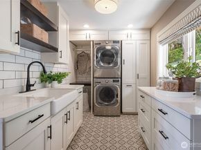 4550 49th Avenue NE, Seattle WA 98105