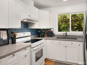 12719 12th Avenue NE, Seattle WA 98125