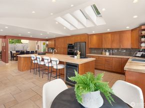 25137 SE Mirrormont Place, Issaquah WA 98027