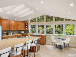 25137 SE Mirrormont Place, Issaquah WA 98027