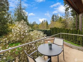 25137 SE Mirrormont Place, Issaquah WA 98027