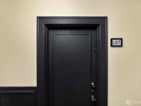 905 NE 43rd Street 107, Seattle WA 98105