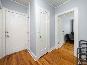 905 NE 43rd Street 107, Seattle WA 98105