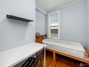 905 NE 43rd Street 107, Seattle WA 98105