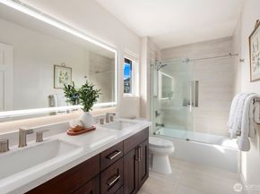 2045 32nd Avenue NE, Issaquah WA 98029