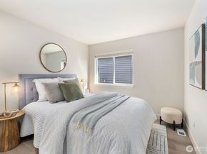 2045 32nd Avenue NE, Issaquah WA 98029