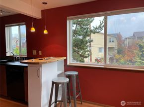 731 N 94th Street 8, Seattle WA 98103