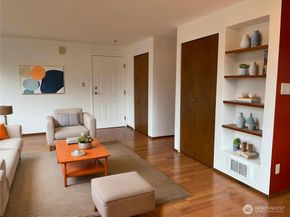 731 N 94th Street 8, Seattle WA 98103
