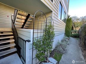 731 N 94th Street 8, Seattle WA 98103