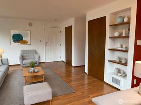 731 N 94th Street 8, Seattle WA 98103