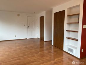 731 N 94th Street 8, Seattle WA 98103