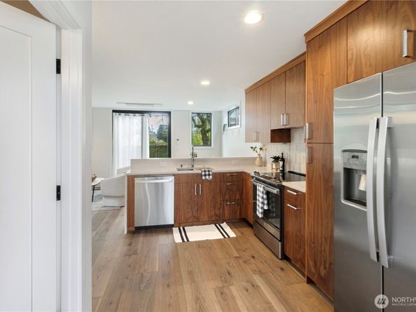 2528 27th Avenue W, Seattle WA 98199