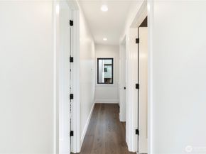 2528 27th Avenue W, Seattle WA 98199