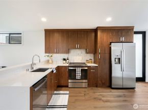 2528 27th Avenue W, Seattle WA 98199