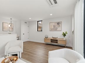 2528 27th Avenue W, Seattle WA 98199