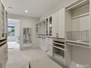 719 99th Avenue NE, Bellevue WA 98004