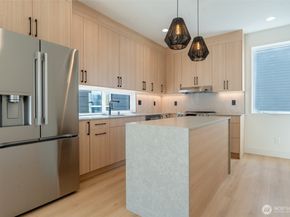 2626 58th Avenue SW B, Seattle WA 98116