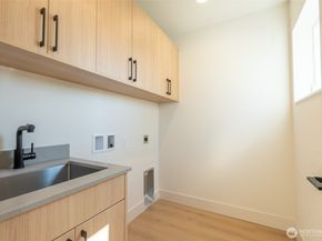 2626 58th Avenue SW B, Seattle WA 98116
