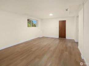 2814 129th Avenue SE, Bellevue WA 98005
