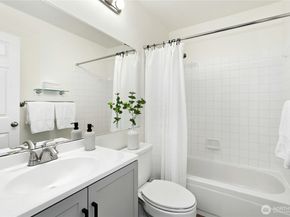 601 12th Avenue NW E4, Issaquah WA 98027