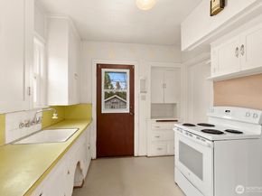 4052 44th Avenue SW, Seattle WA 98116