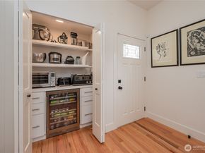 351 17th Avenue E, Seattle WA 98112