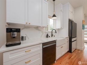 351 17th Avenue E, Seattle WA 98112