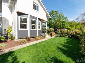 351 17th Avenue E, Seattle WA 98112