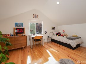 351 17th Avenue E, Seattle WA 98112