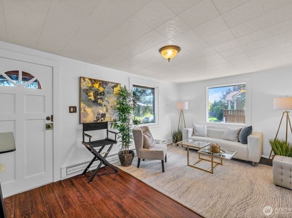 8427 30th Avenue SW, Seattle WA 98126