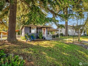 8427 30th Avenue SW, Seattle WA 98126