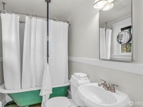 8427 30th Avenue SW, Seattle WA 98126