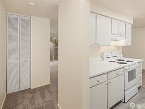 11008 NE 68th St 725, Kirkland WA 98033