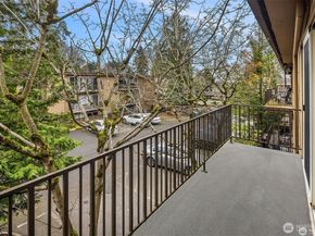 11008 NE 68th St 725, Kirkland WA 98033