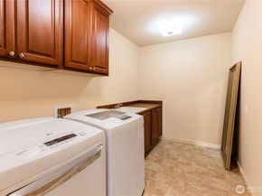 1408 29th Court NE, Issaquah WA 98029
