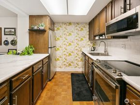 9710 Greenwood Avenue N 303, Seattle WA 98103