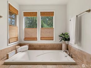 2524 225th Place NE, Sammamish WA 98074