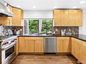 105 Big Bear Place NW, Issaquah WA 98027