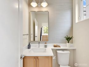 1412 A N 47th Street, Seattle WA 98103